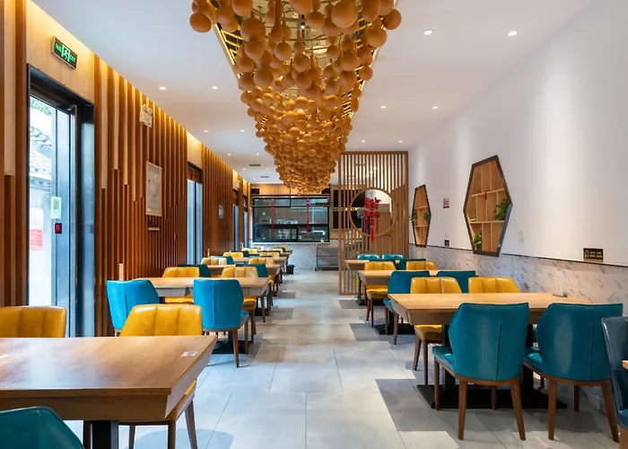 East Sacred Hotel-Beijing Tiananmen Square,The Forbidden City,Wangfujing Subway St Ation,Located In The City Center